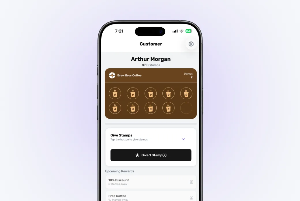 Screenshot tampilan detail pelanggan di aplikasi — nama, stempel terkumpul, dan riwayat kunjungan.